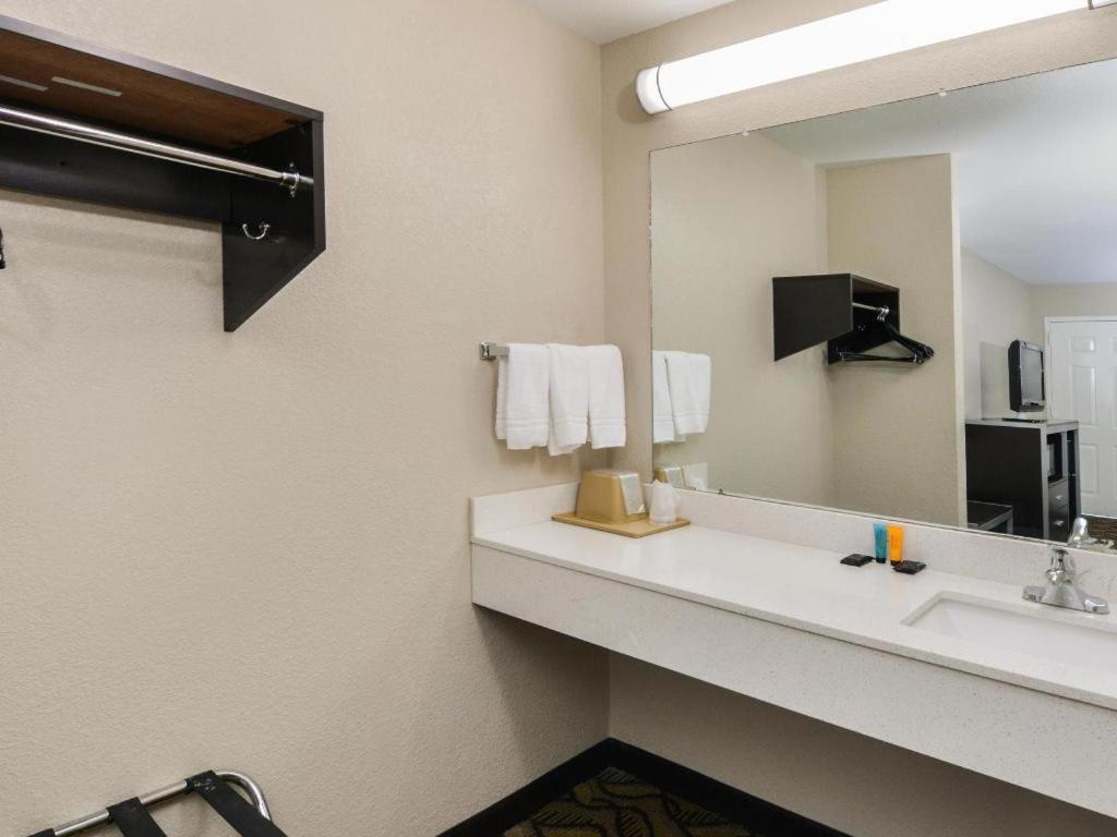Americas Best Value Inn Pasadena Exterior foto